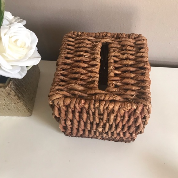 Other - Wicker Country Chic Tissue Box Cover Holder